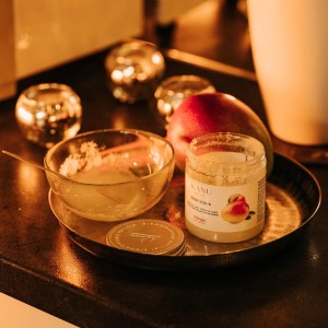 Kanu-Nature-peeling-mango.jpg