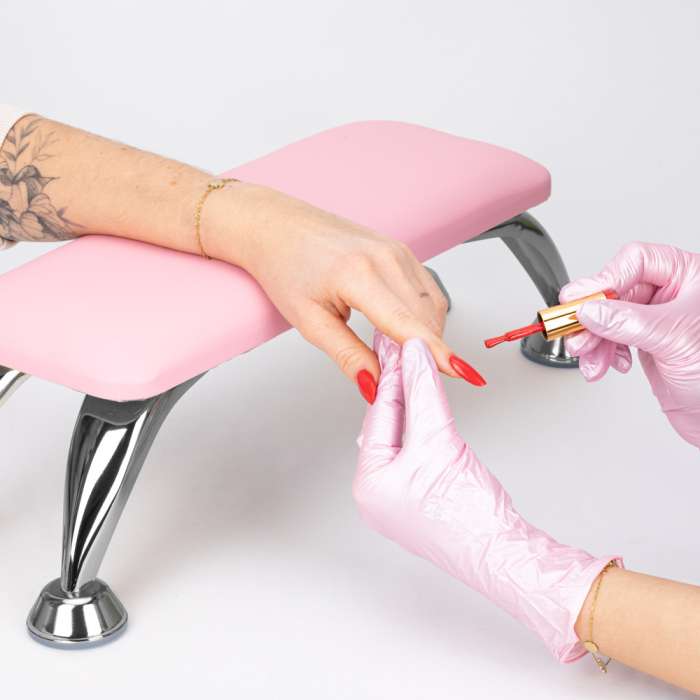 podporka-do-manicure-na-srebrnych-nozkach-allelac-rozowa(1).jpg