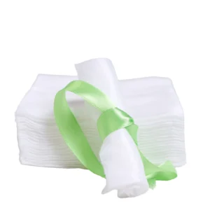 Chusteczki kosmetyczne jednorazowe gładkie 25x20 cm 100 szt. QMS Line Premium do salonu kosmetycznego i SPA