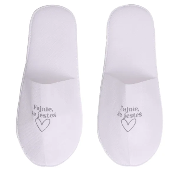 Kapcie z nadrukiem "Fajnie, że jesteś" pakowane pojedynczo 50 par QMS Line Standard do hotelu i SPA