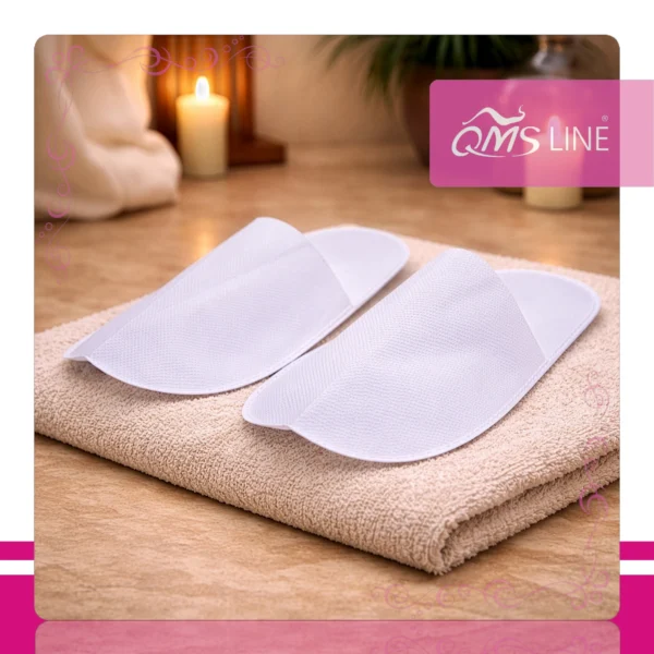 Kapcie Jednorazowe Kryte Włókninowe 25 par QMS Line Extra Kapcie jednorazowe kryte włókninowe pakowane pojedynczo 25 par QMS Line Extra do hotelu i SPA