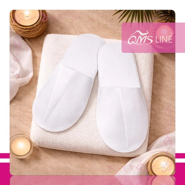 Kapcie Jednorazowe Kryte Włókninowe 25 par QMS Line Extra Kapcie jednorazowe kryte włókninowe pakowane pojedynczo 25 par QMS Line Extra do hotelu i SPA