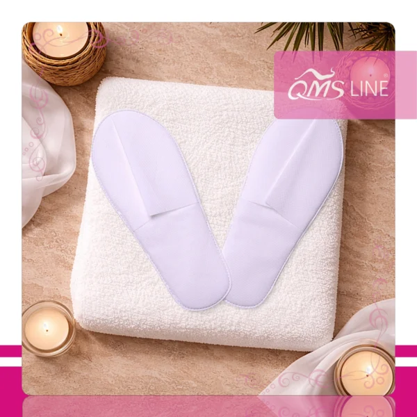 Kapcie Jednorazowe Kryte Włókninowe 50 par QMS Line Standard Kapcie jednorazowe kryte włókninowe pakowane zbiorczo 50 par QMS Line Standard do hotelu i SPA