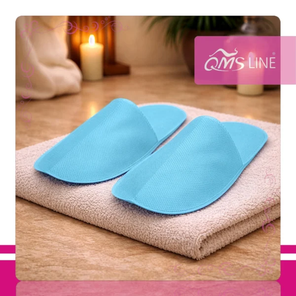 Kapcie Jednorazowe Kryte Włókninowe Niebieskie 50 par QMS Line Economic Kapcie jednorazowe kryte włókninowe niebieskie pakowane zbiorczo 50 par QMS Line Economic do hotelu i SPA