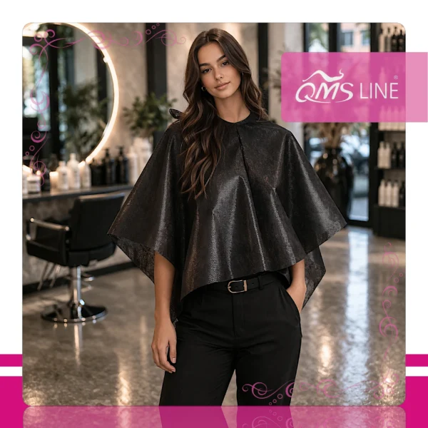 Pelerynka Włókninowa Krótka Czarna 50 szt. QMS Line Standard Pelerynka włókninowa krótka czarna 50 szt. QMS Line Standard do salonu fryzjerskiego