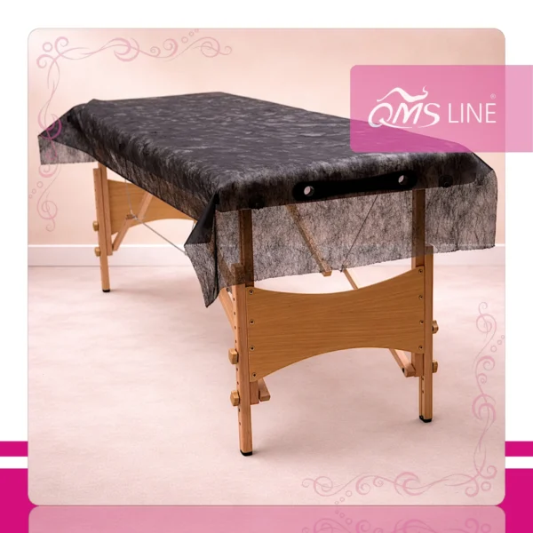 Podkład Kosmetyczny Jednorazowy z Włókniny Czarny 70 cm x 50 m QMS Line Standard Podkład kosmetyczny jednorazowy z włókniny czarny 70 cm x 50 m QMS Line Standard do salonu kosmetycznego