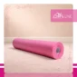 Podkład kosmetyczny jednorazowy z włókniny różowy 50 cm x 50 m QMS Line Standard do salonu kosmetycznego
